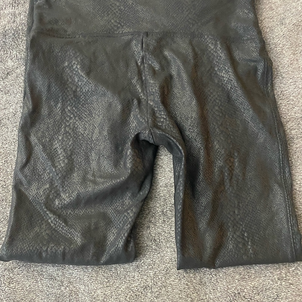 SPANX Black Leggings with Textured Detail - Picture 4 of 4